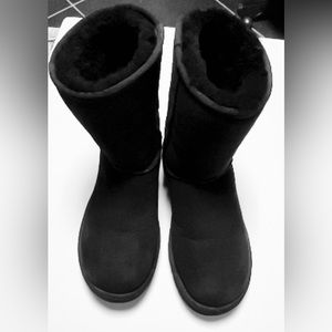 UGG AUSTRALIA Woman's‎ Black Classic Short II S/N 5825 Boots Size US 7